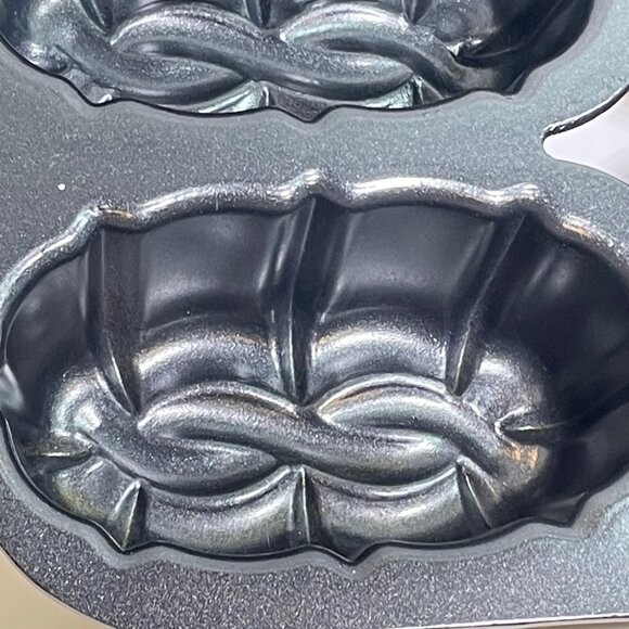 Nordic Ware Bundt Mini Loaf Pan With 4 Cavities for Decorative Baking - Picture 5 of 15